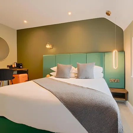 34 On The Hill - Boutique Townhouse 게스트하우스 골웨이