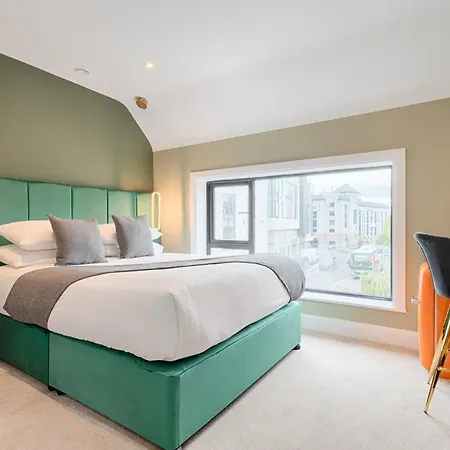 34 On The Hill - Boutique Townhouse