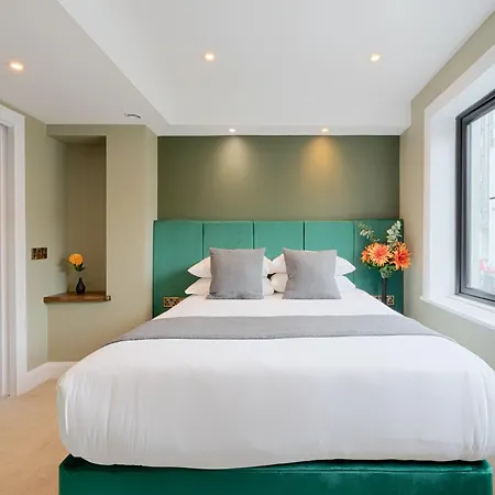 34 On The Hill - Boutique Townhouse 골웨이